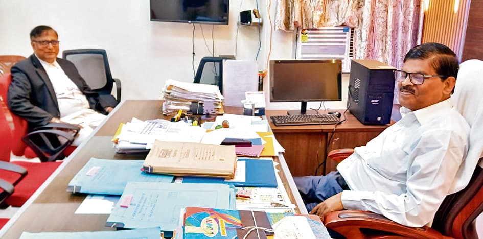 Gopalganj News  : गंडक नहर की जमीन की फर्जी जमाबंदी को लेकर रेकॉर्ड को खंगालने में जुटी टीम