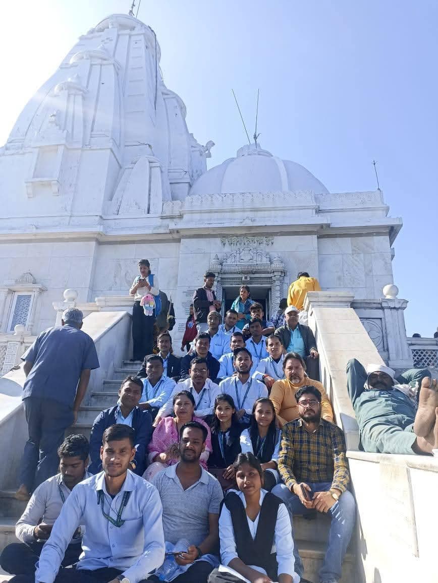 Giridih News: बीएनएस डीएवी बीएड कालेज के प्रशिक्षुओं ने किया शैक्षणिक भ्रमण