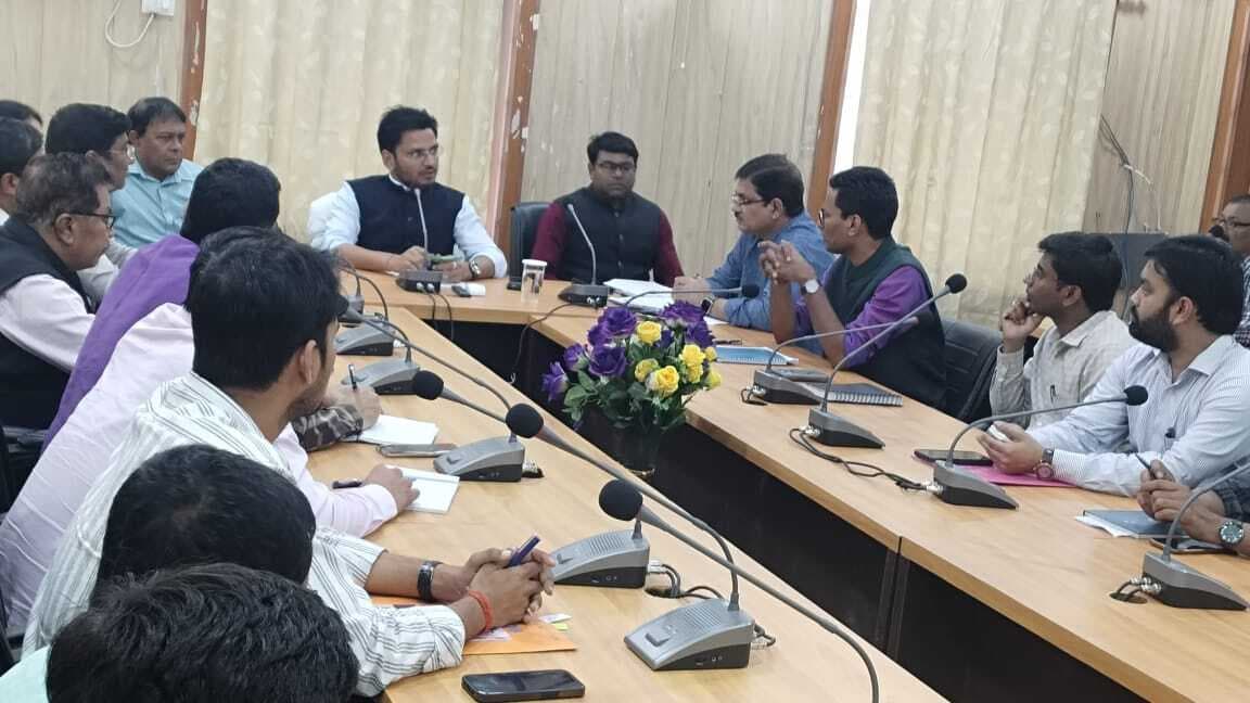 Madhubani News : मिथिला महोत्सव व बिहार दिवस समारोह की तैयारी के लिए की बैठक