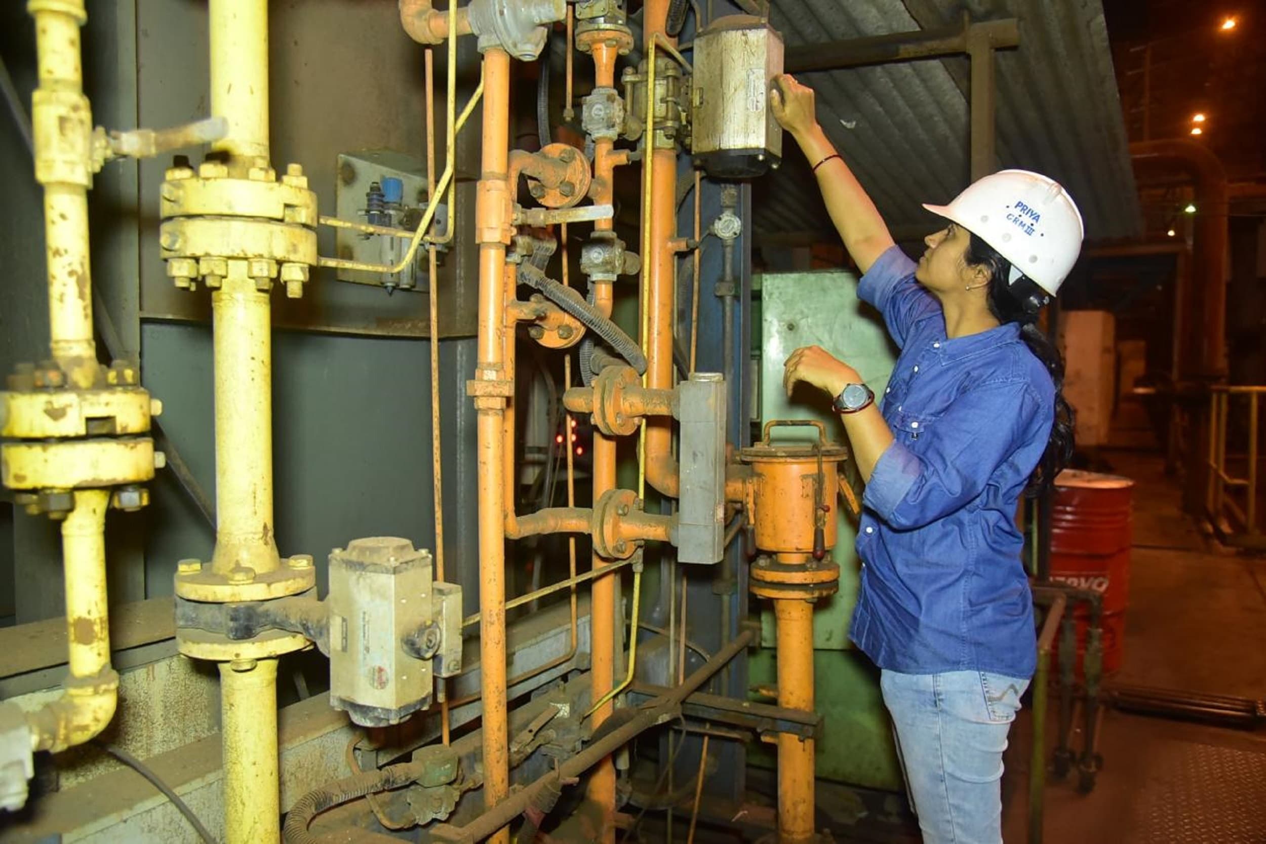 Bokaro News : बीएसएल में स्टील प्रोडक्शन में अहम भूमिका निभा रहीं महिला कर्मी