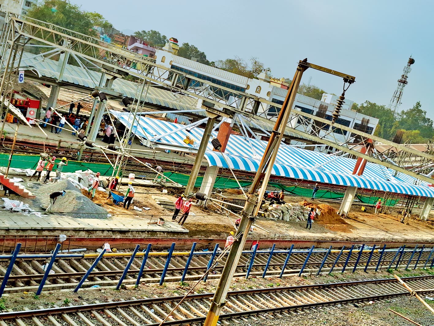 Gaya News : चार व पांच नंबर प्लेटफॉर्म पर काम पूरा, डेढ़ महीने बाद रद्द ट्रेनों का परिचालन शुरू