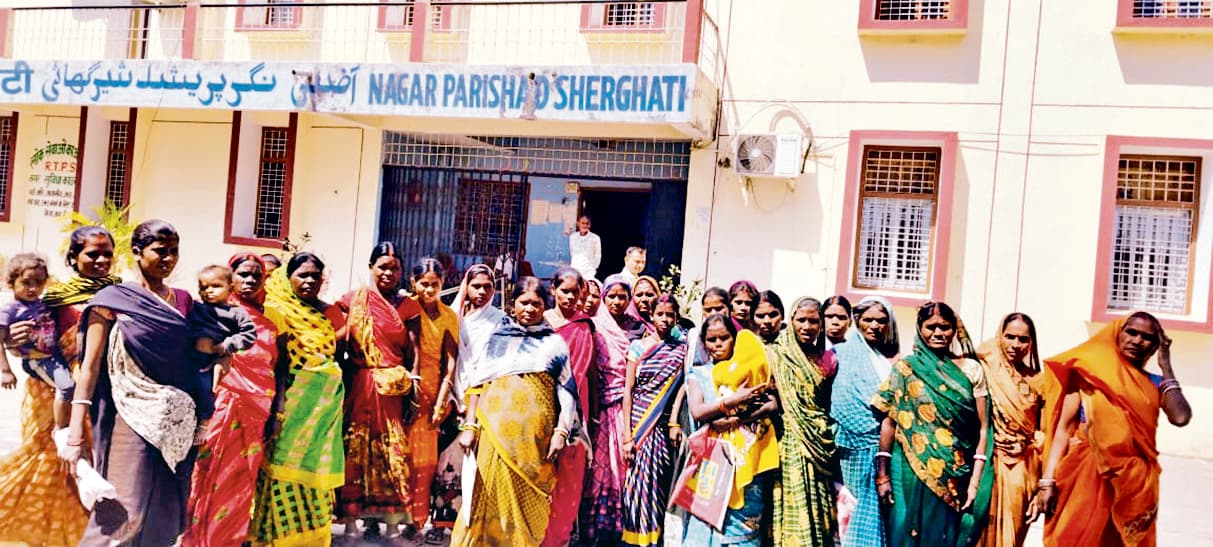 Gaya News : शहरी आवास योजना में गड़बड़ी के आरोप में पार्षद के विरुद्ध प्रदर्शन