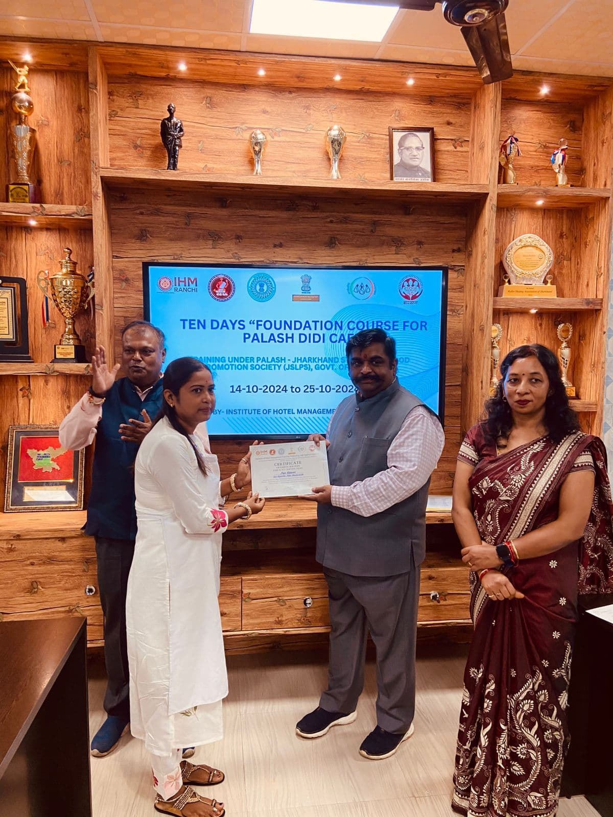 दीदी कैफे संचालिका को मिली होटल मैनेजमेंट की ट्रेनिंग