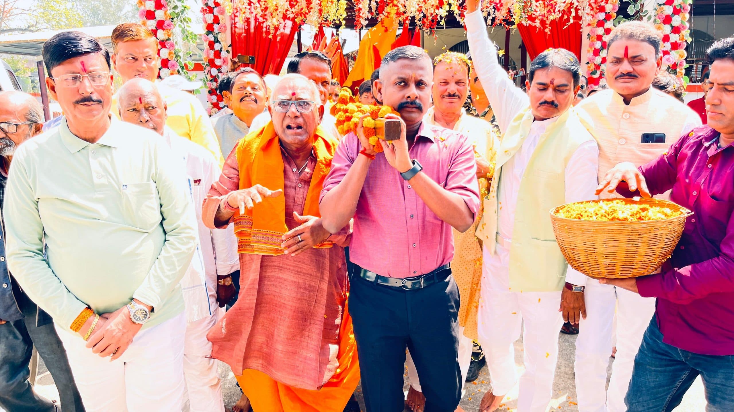 Dhanbad News: सिंदरी में निकली साईं बाबा की पालकी व निसान यात्रा