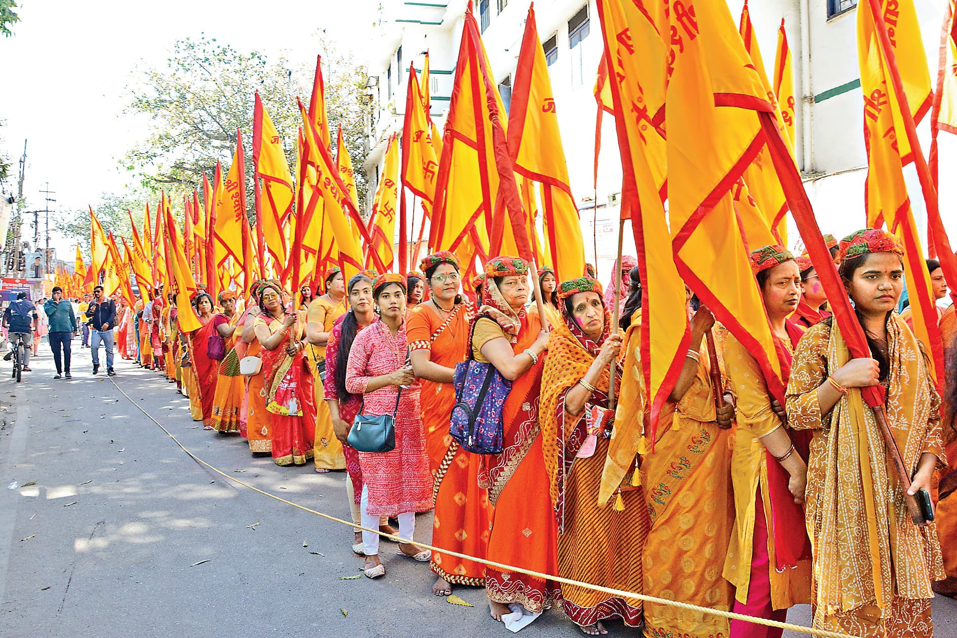 ranchi news : बाबा श्याम की निशान शोभायात्रा निकाली गयी, लहराते देखे हैं हमने श्याम निशान हजारों...जैसे भजनों पर झूमे भक्त