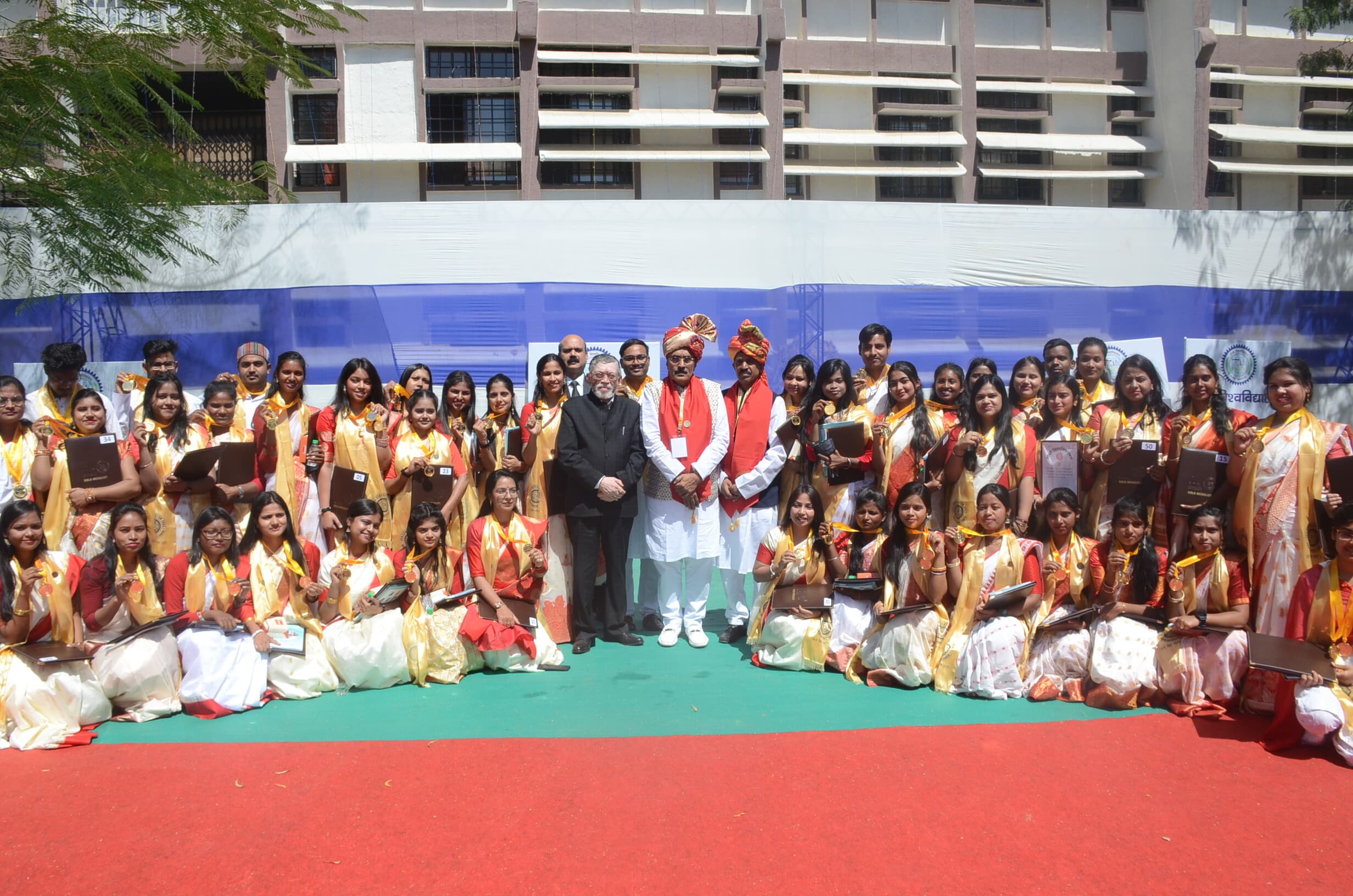 ranchi news : रांची विवि के 38वें दीक्षांत समारोह में छात्राओं की दिखी गोल्डन मुस्कान, 48 गोल्ड मेडल पर वर्चस्व स्थापित किया