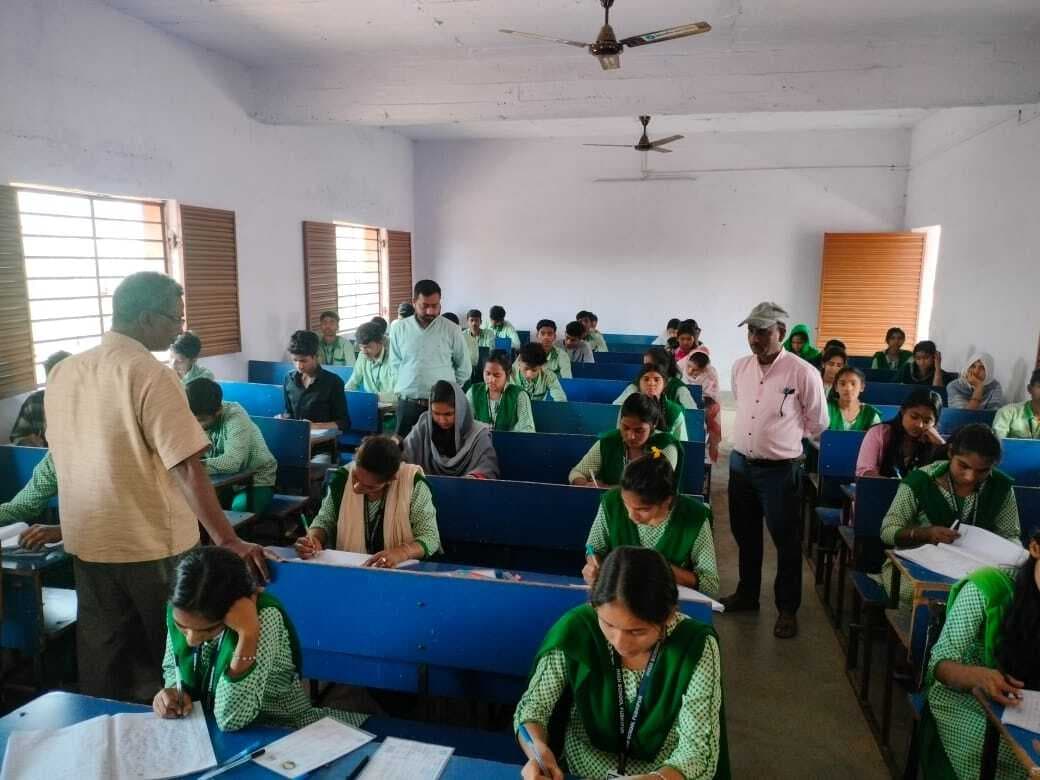 उधवा के चार केंद्रों पर मैट्रिक की परीक्षा संपन्न