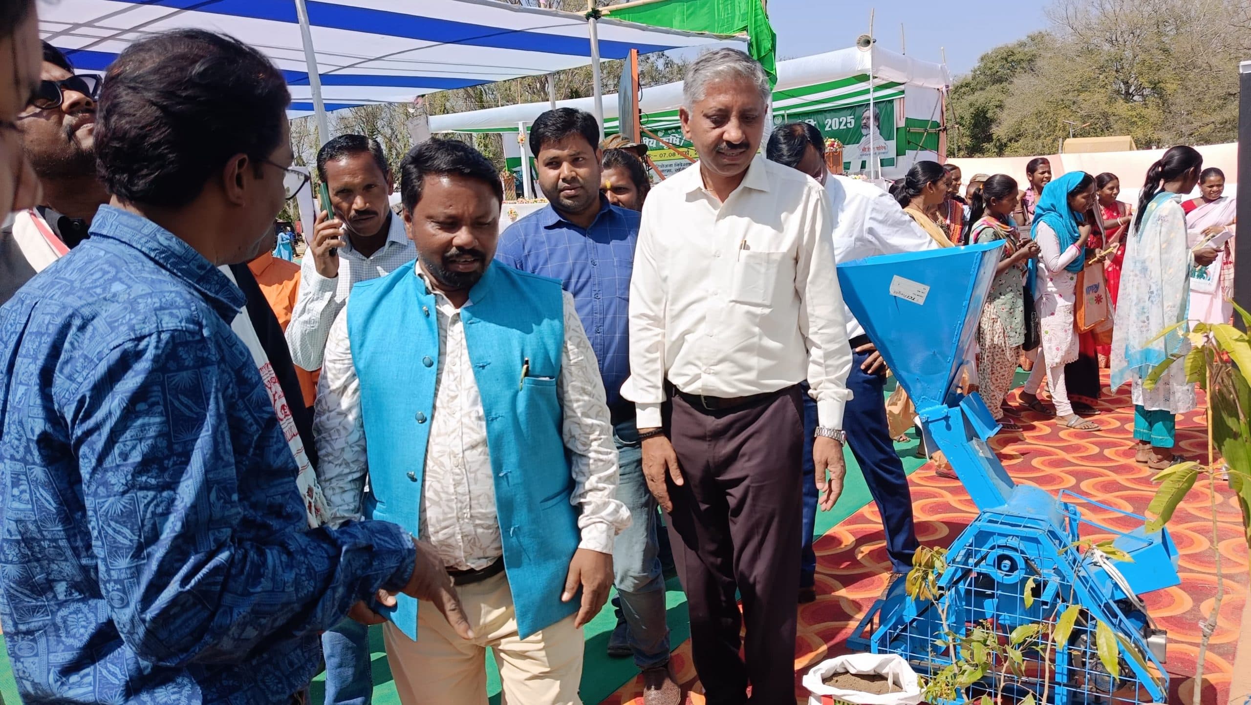 योजनाओं का लाभ उठायें ग्रामीण : विधायक