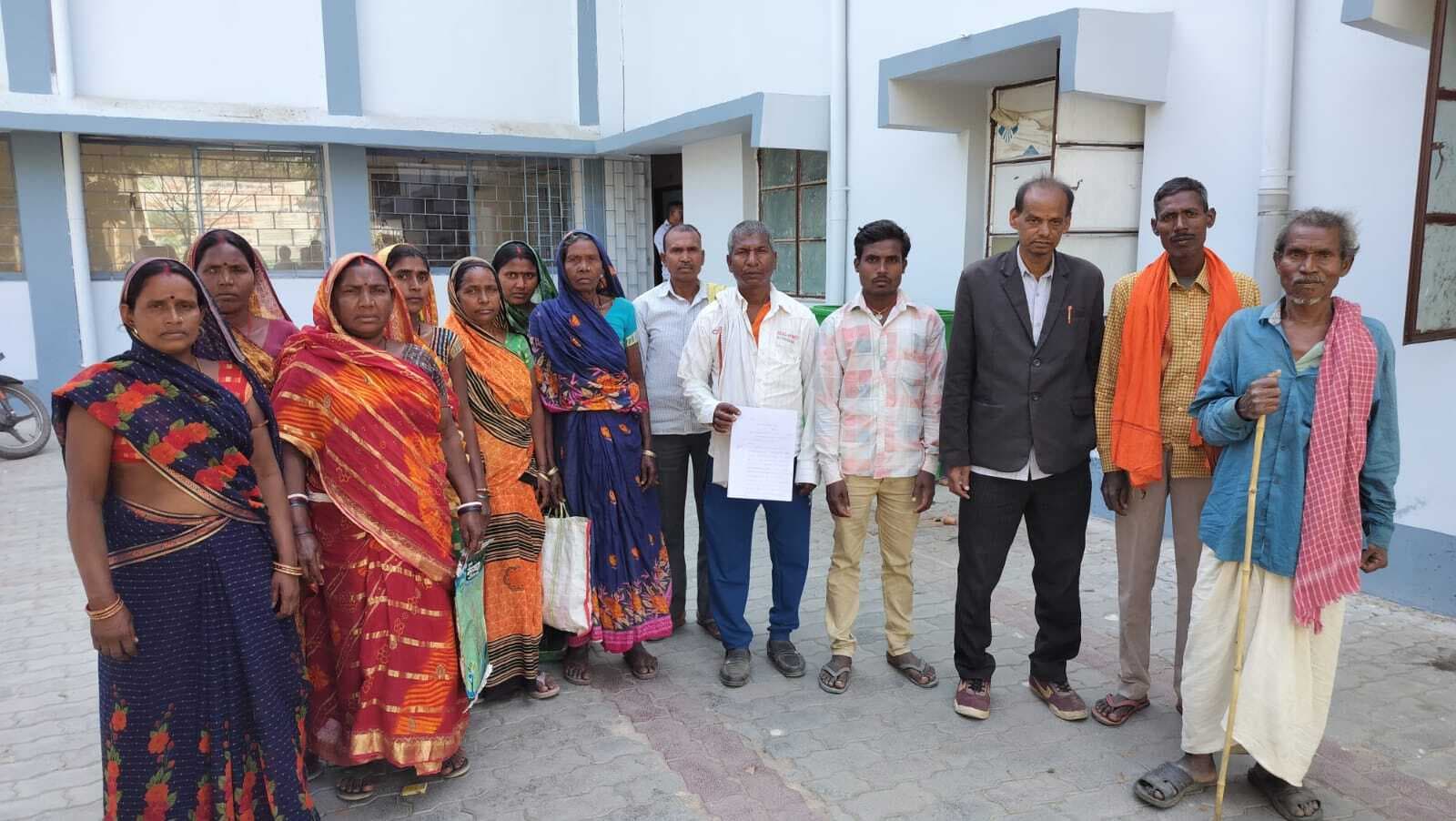 ऋण दिलाने के नाम पर बिचौलिया कर ली राशि की निकासी, अब दी जा रही धमकी