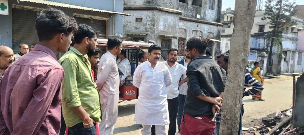 पीड़ित दुकानदारों को मिले क्षति का मुआवजा, आशु