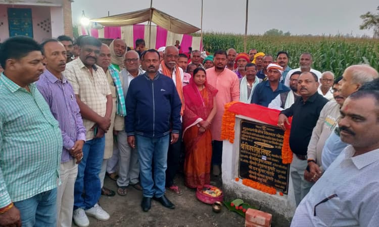 15 लाख्बू से बनने वाले चबूतरा का विधायक ने किया शिलान्यास