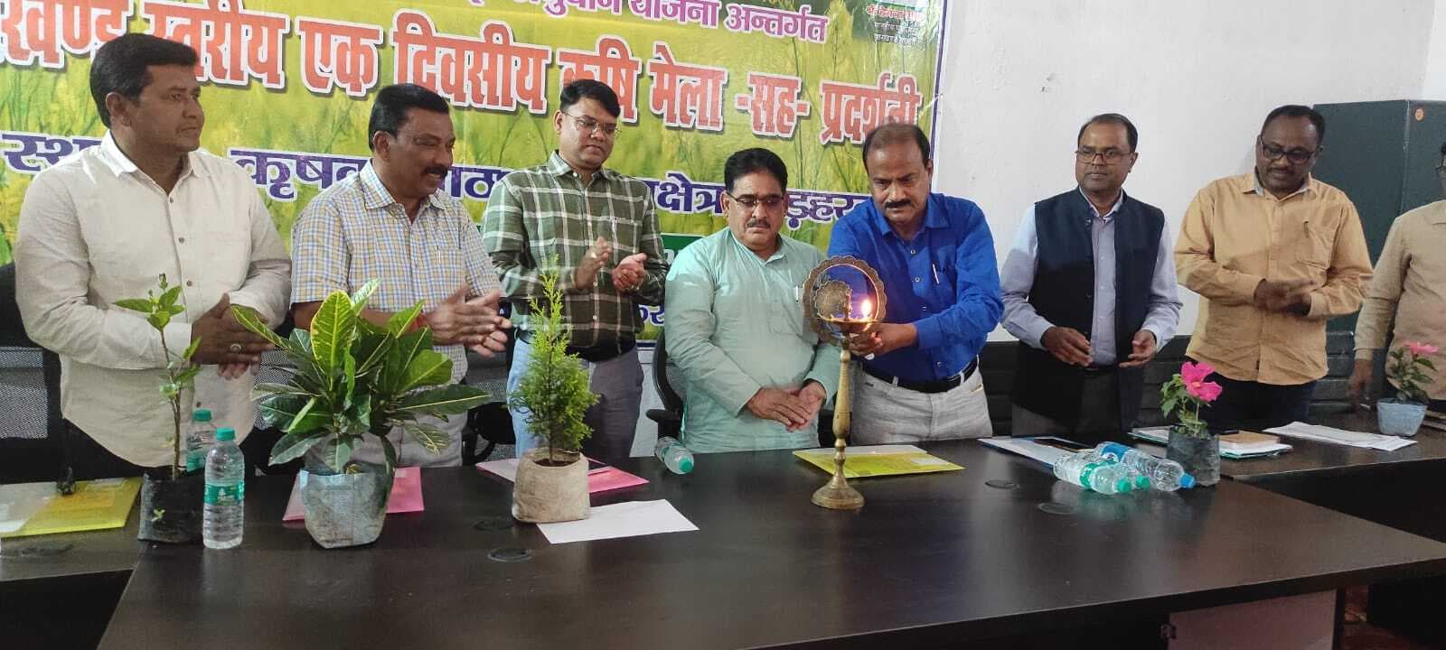 प्रदर्शनी में बरहरवा, पतना व बरहेट प्रखंड के किसान सम्मानित