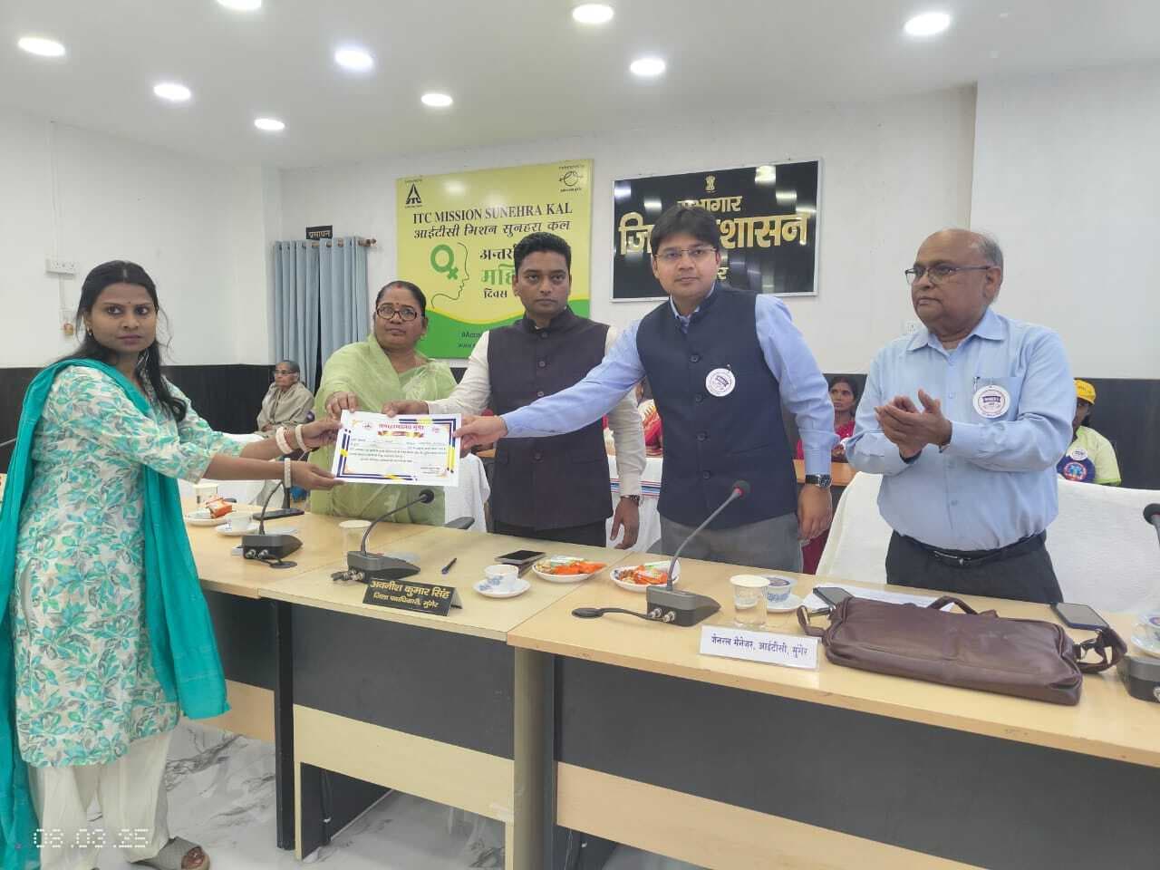 सरकारी योजनाओं का लाभ उठा कर आत्मनिर्भर बने महिलाएं : डीएम