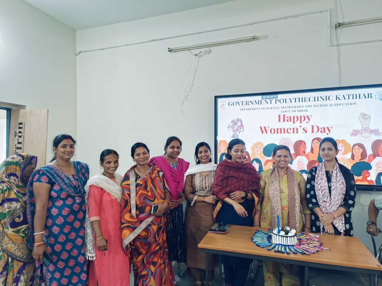 घर से लेकर अंतरिक्ष तक अपनी सफलता की कहानी लिख रही महिलाएं