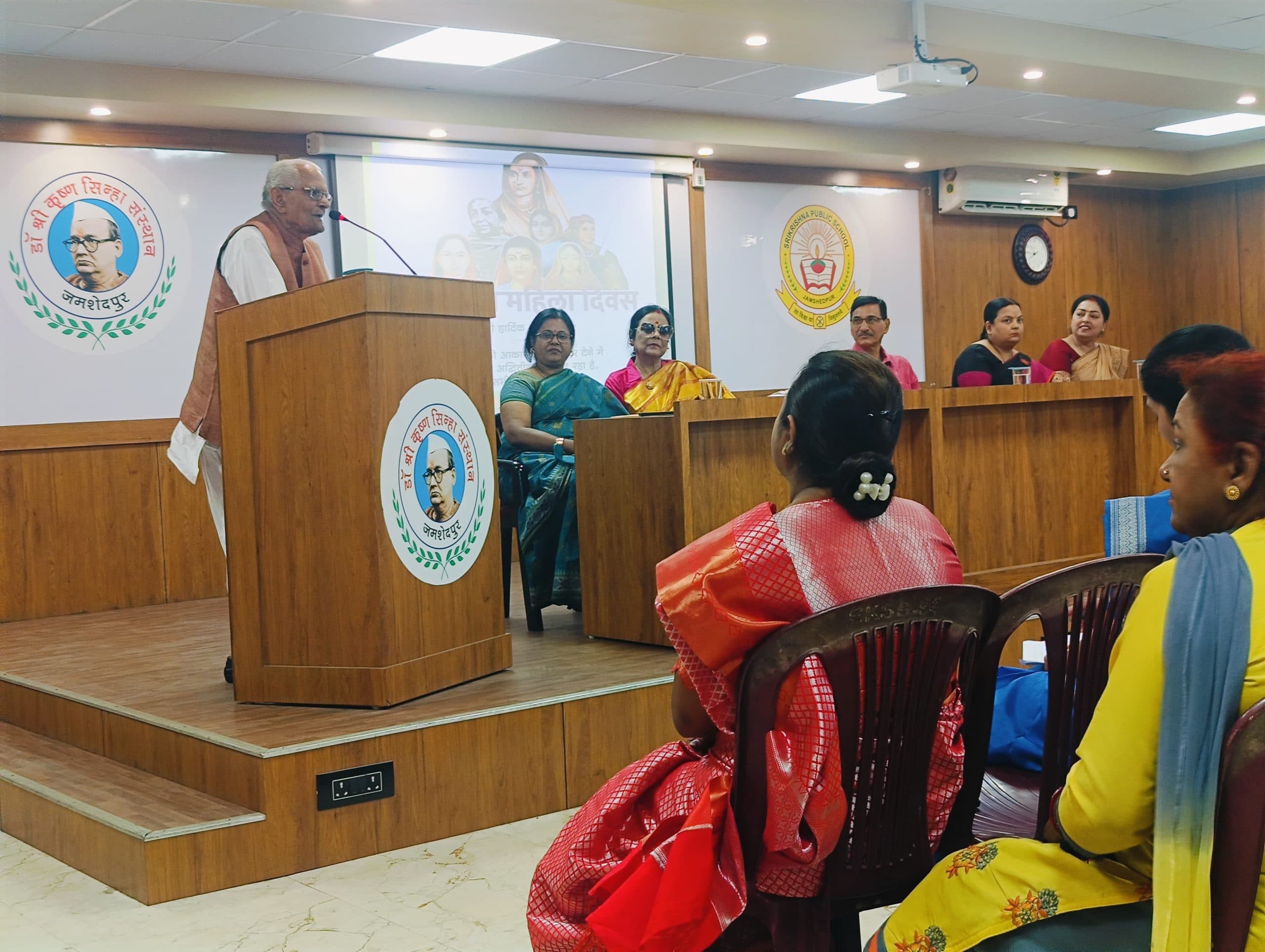 Jamshedpur news. एसकेपीएस की हर महिला शिक्षिका को वेतन के अतिरिक्त मिलेगा 100 रुपये