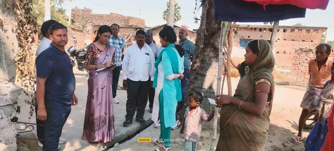 आवास सर्वे का बीडीओ ने किया निरीक्षण