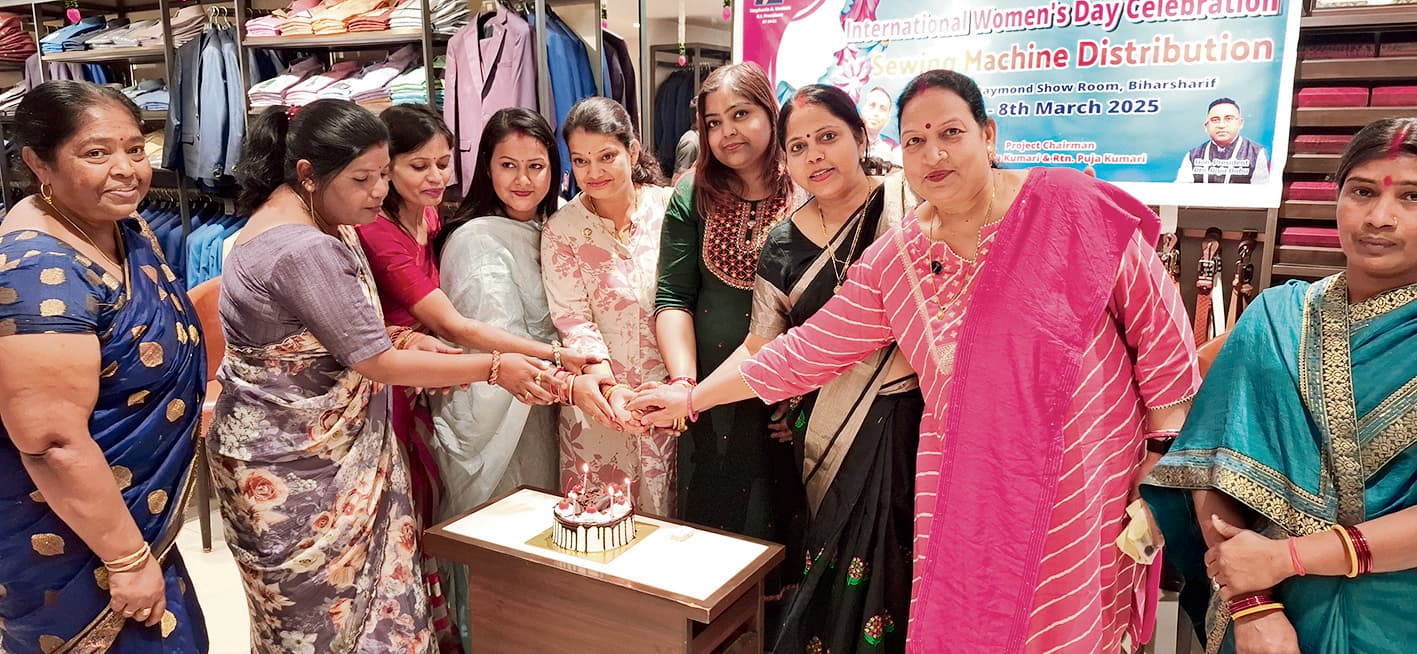 तीन असहाय महिलाओं को रोटरी नालंदा ने दिया सिलाई मशीन