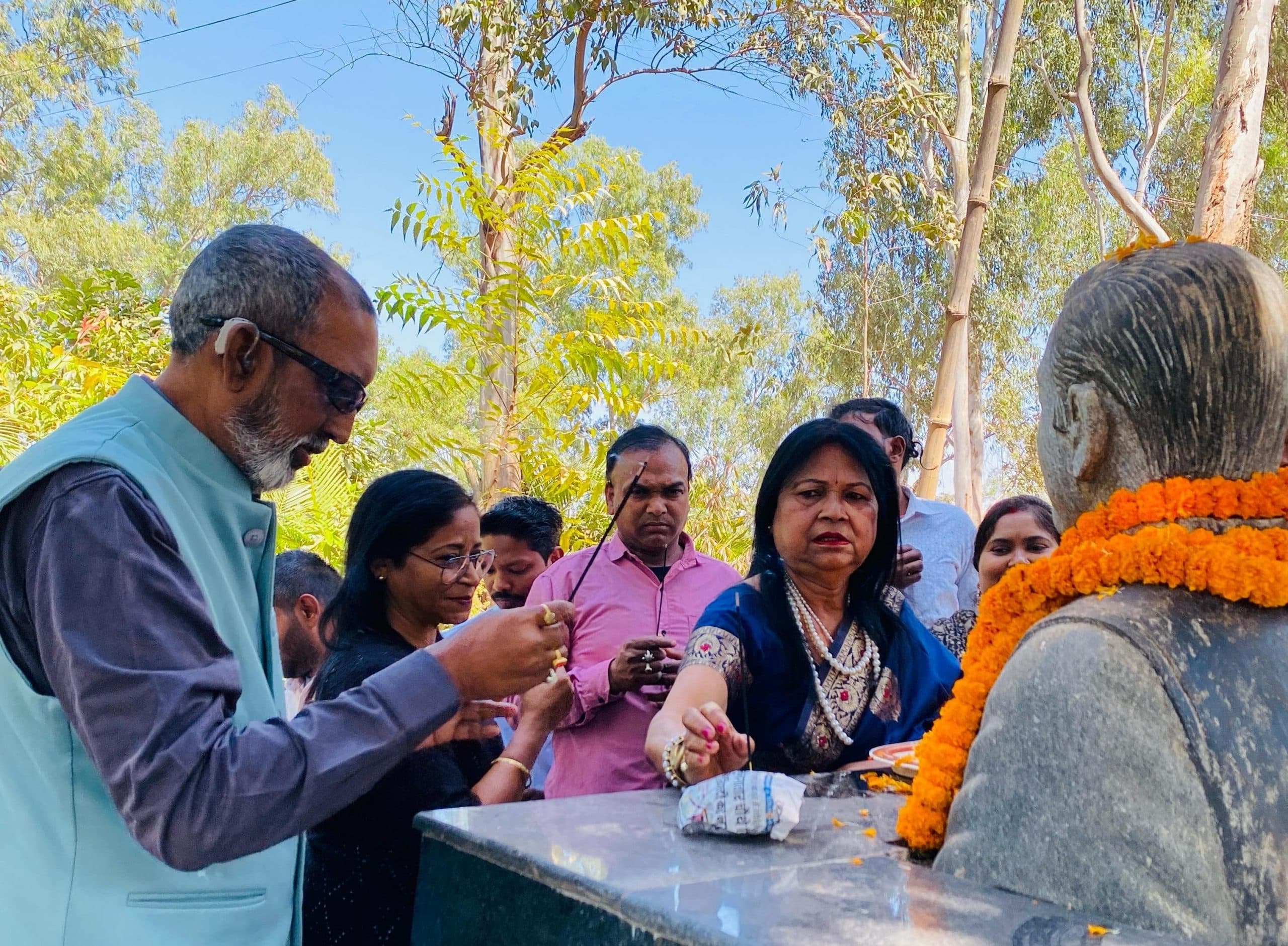 ओके ::::  पूर्व शिक्षा मंत्री करमचंद भगत की 17वीं पुण्यतिथि मनायी गयी