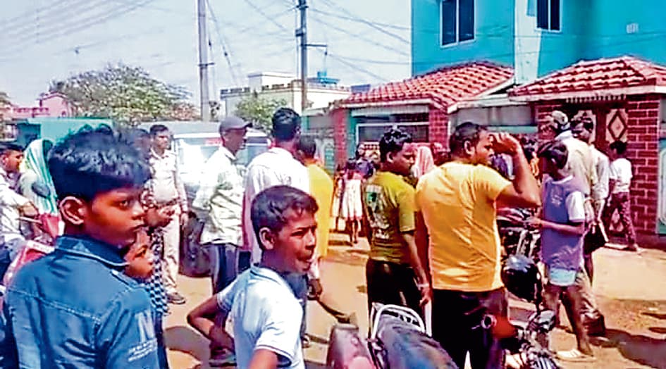 प्रधान शिक्षक पर छात्रा व दादी से दुर्व्यवहार का आरोप