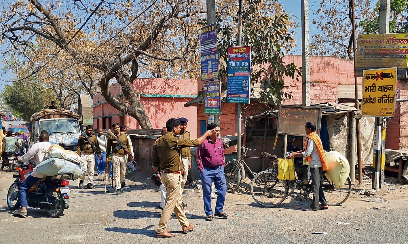 Chhapra News : तरैया बाजार में दूसरे दिन भी हटाया गया अतिक्रमण