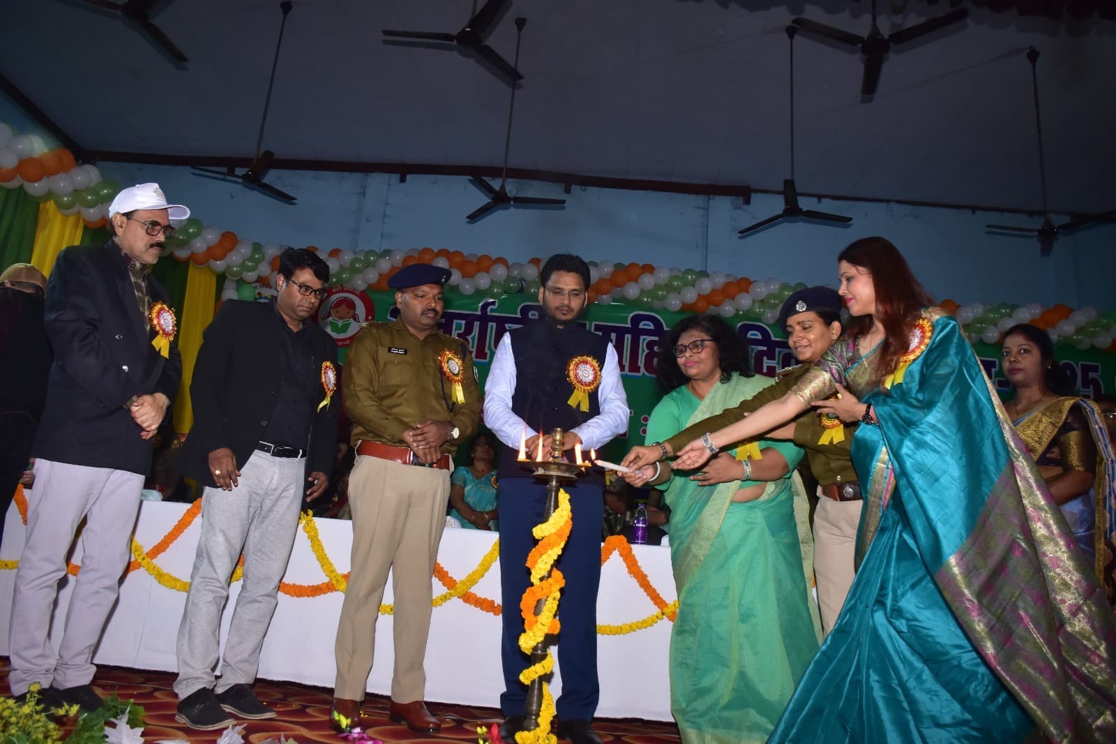 Madhubani News : बाल विवाह, दहेज प्रथा ने समाज में महिलाओं को किया कमजोर : डीएम