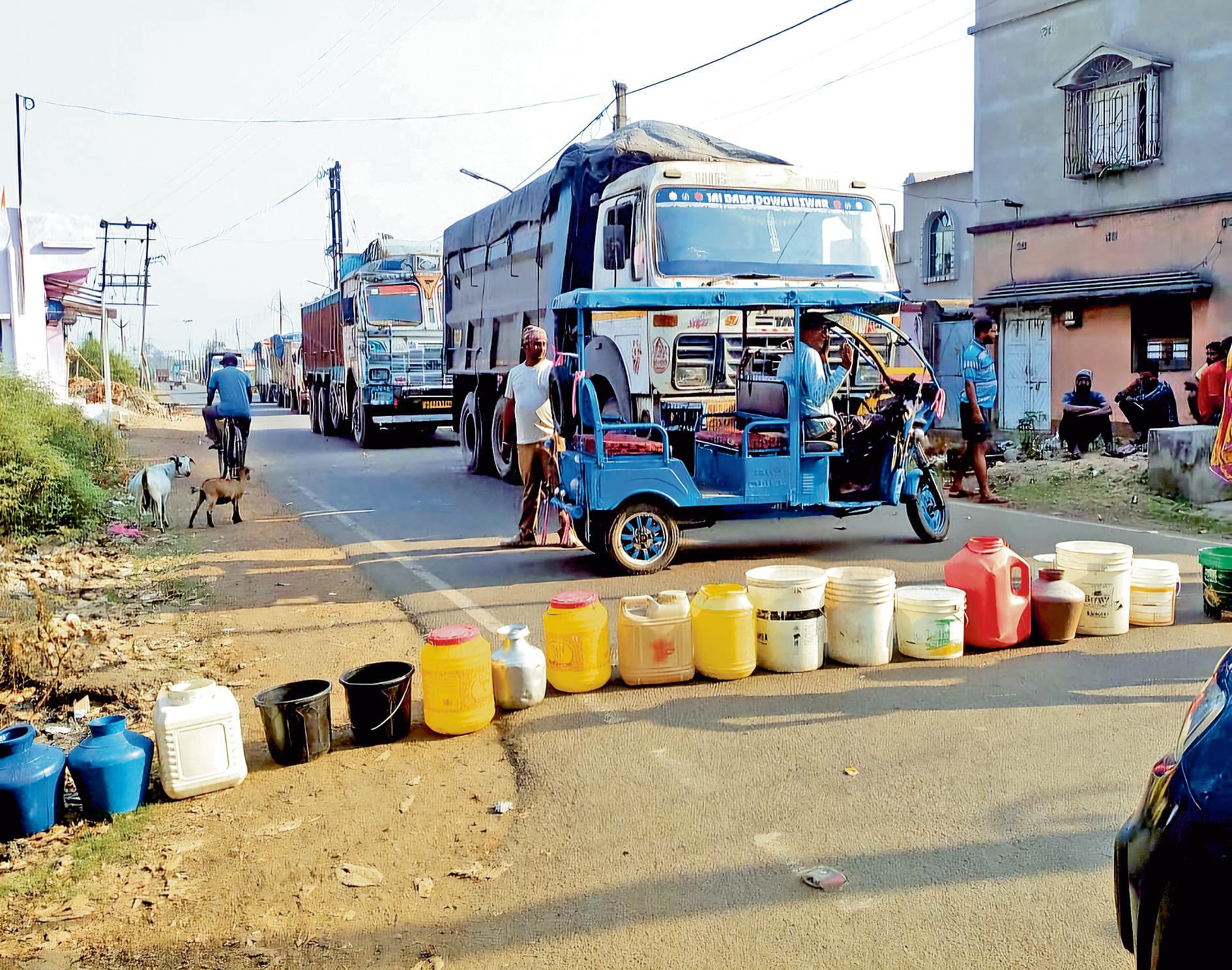 मेयर के वार्ड में पानी की किल्लत लोगों ने किया चक्काजाम