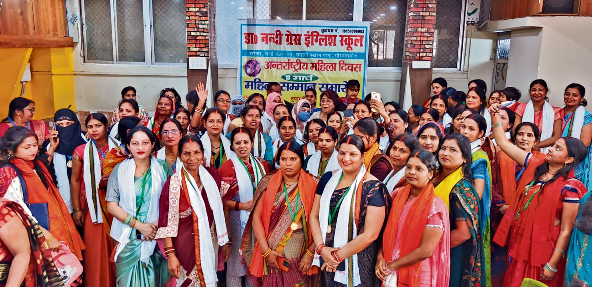 Gopalganj News : हर कठिनाई पार कर आगे बढ़ने की प्रेरणा देती हैं महिलाएं : डीएम