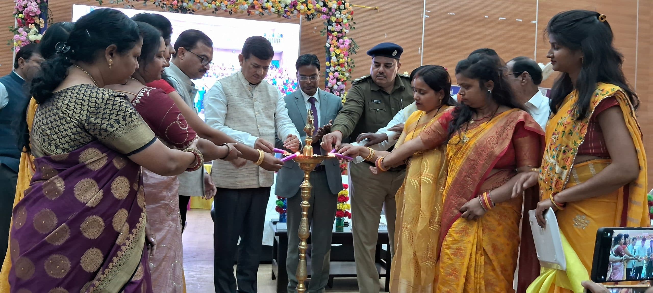 अंतरराष्ट्रीय महिला दिवस पर 125 महिलाओं को किया गया सम्मानित