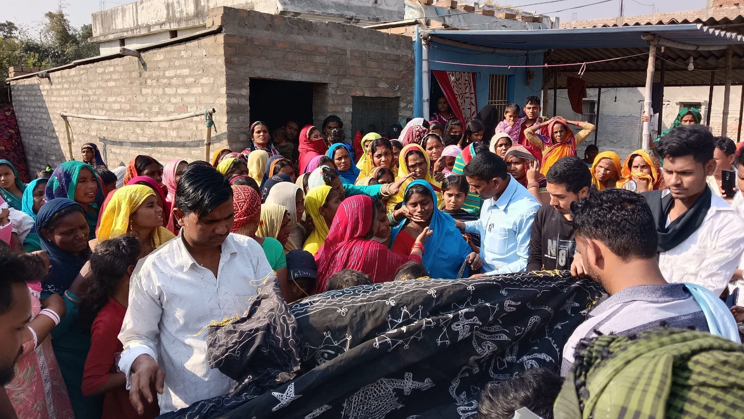 बेटी की शव पहुंचते हीं घर में मचा कोहराम