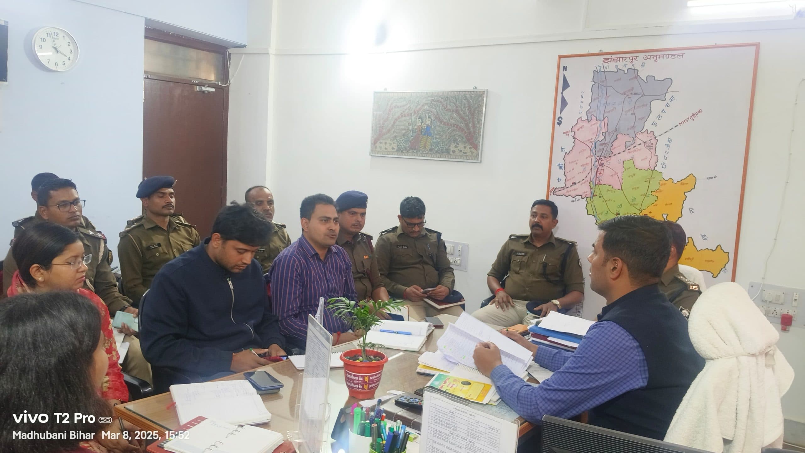 Madhubani News : एसडीएम ने पुलिस पदाधिकारियों के साथ की बैठक