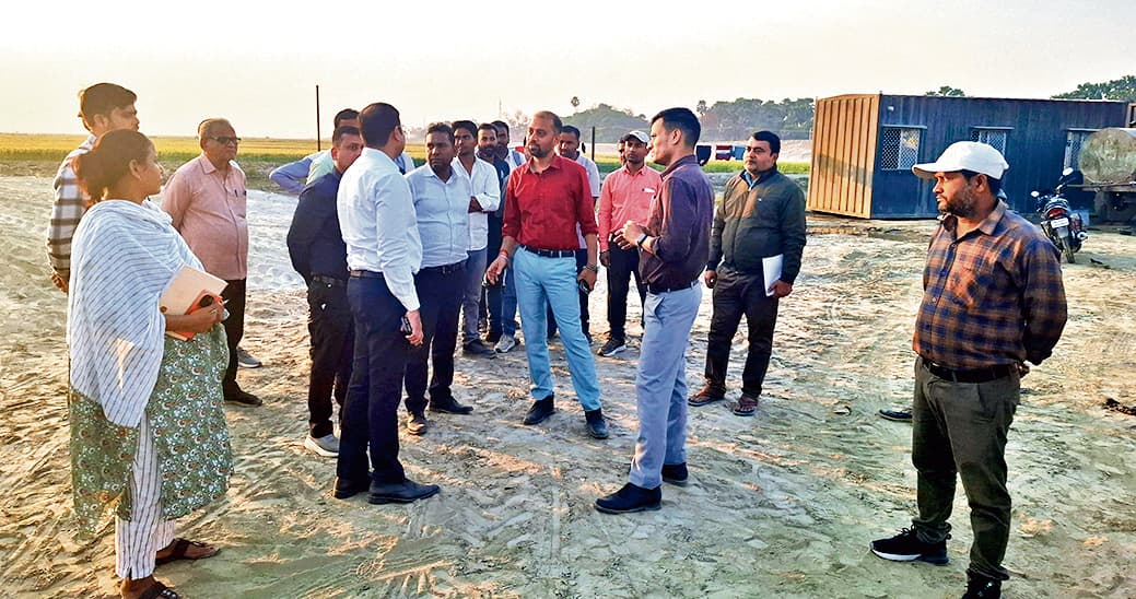 Chhapra News : निर्माणाधीन मरीन ड्राइव बाइपास सड़क का डीडीसी ने किया निरीक्षण