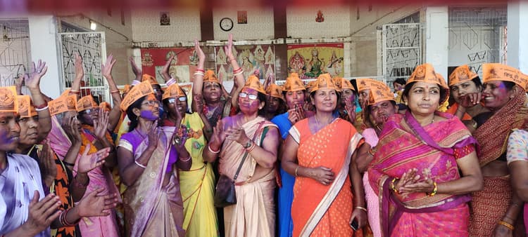 Giridih News :होली मिलन समारोह में खूब बही फगुआ बयार