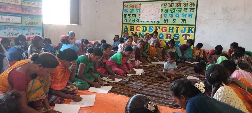 Giridih News :महिलाओं ने प्रतियोगिताओं में लिया भाग