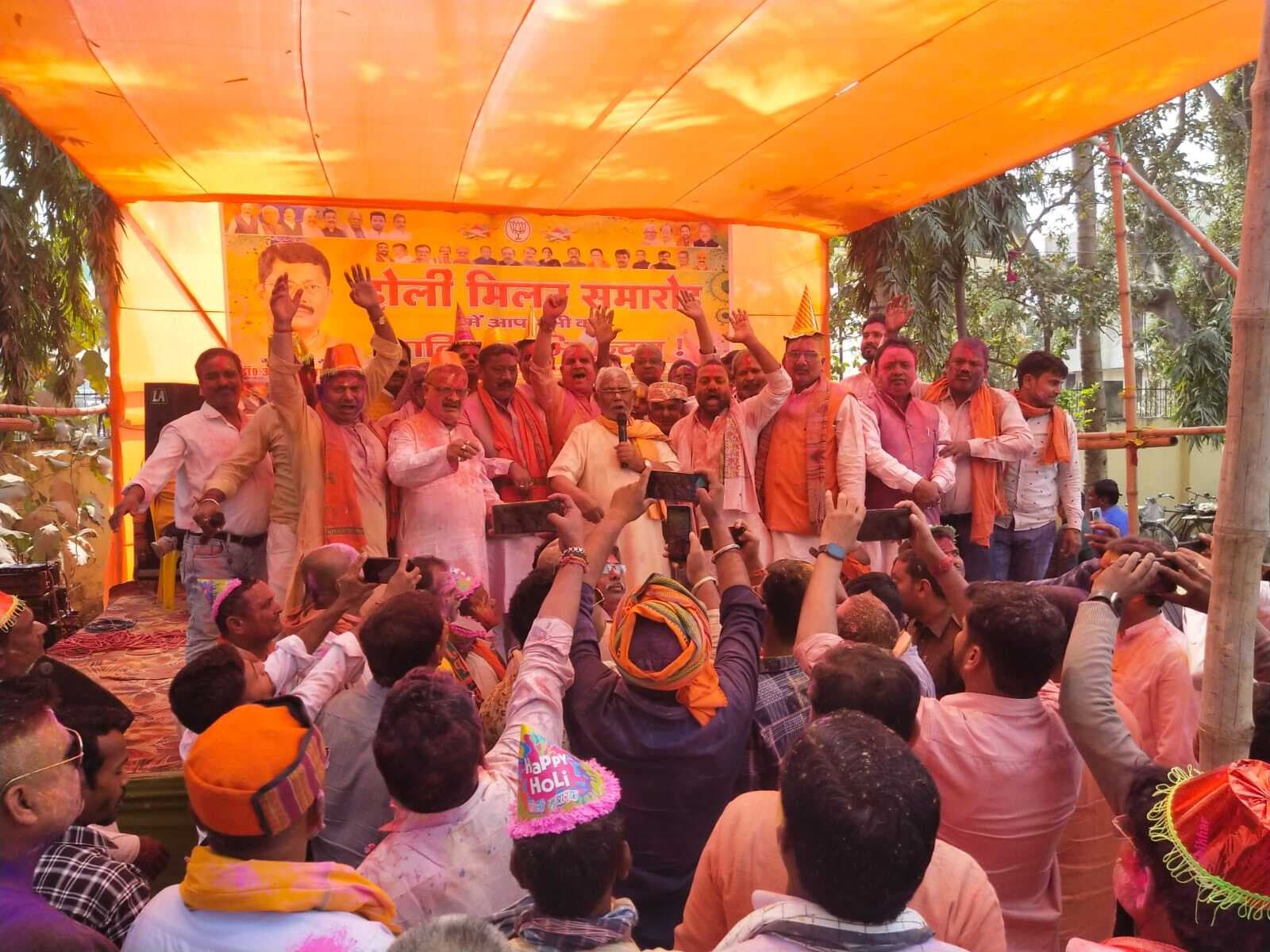 Madhubani News : होली मिलन समारोह में खूब हुई मस्ती