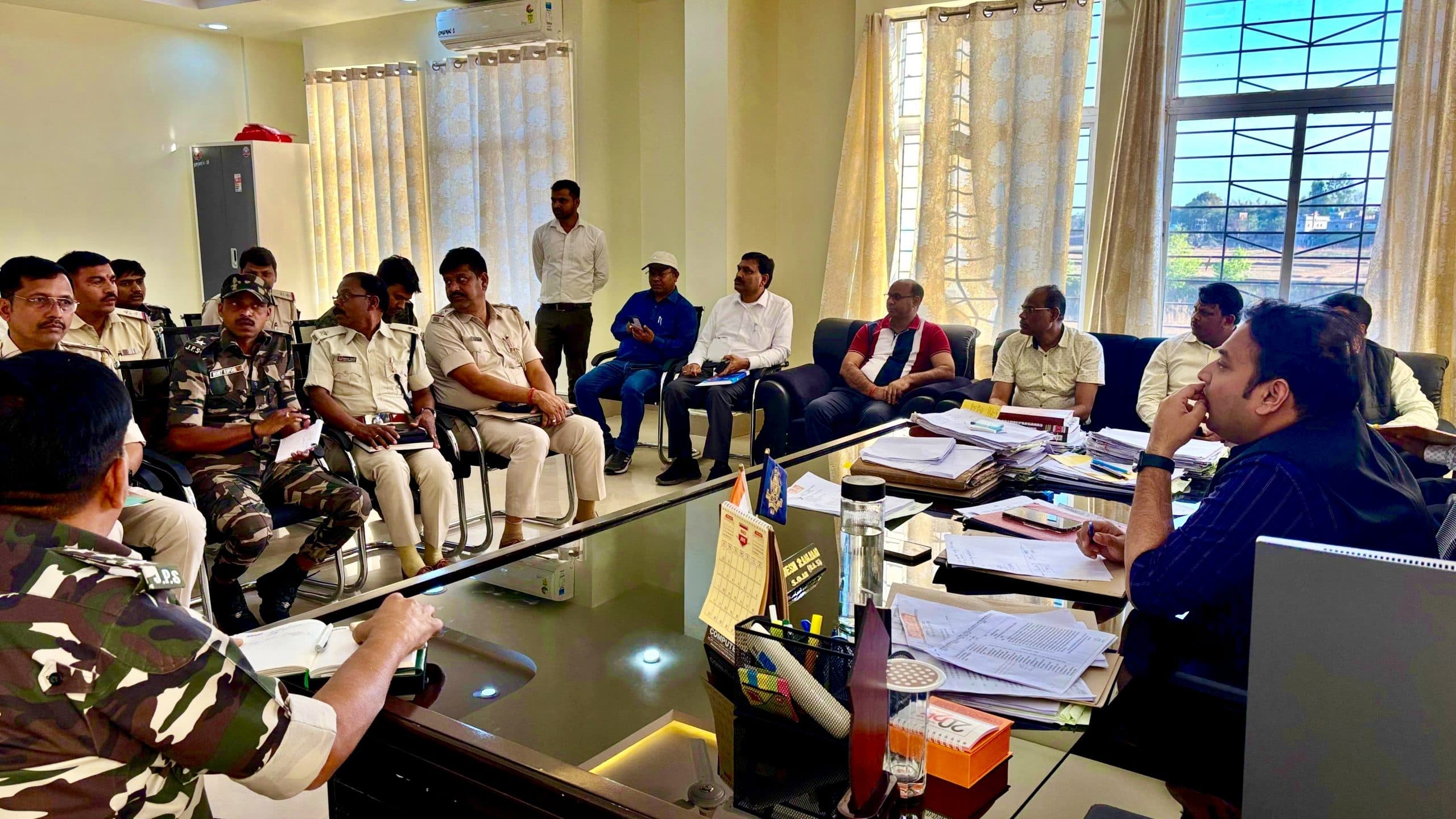 Giridih News :एसडीएम ने अधिकारियों के साथ की मंत्रणा