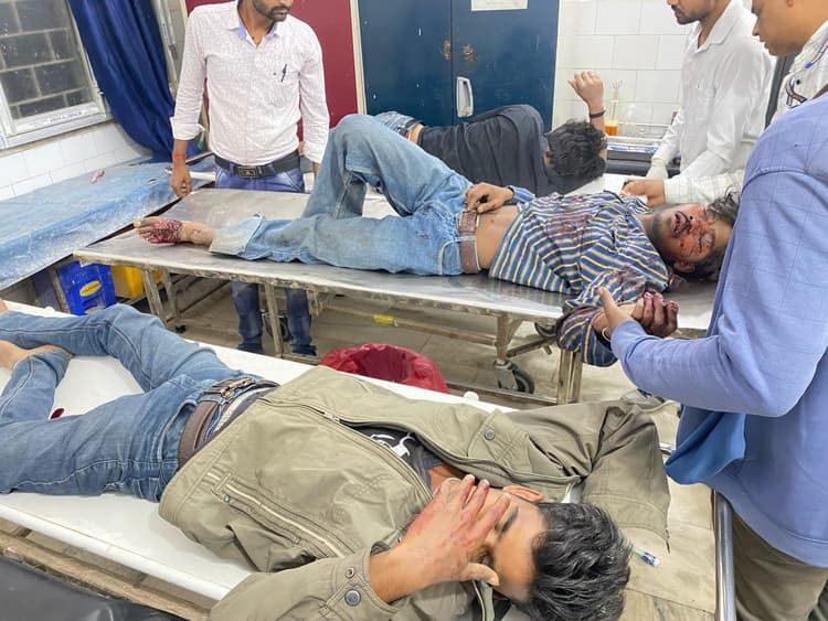 Giridih News : दो बाइकों में टक्कर, एक गंभीर