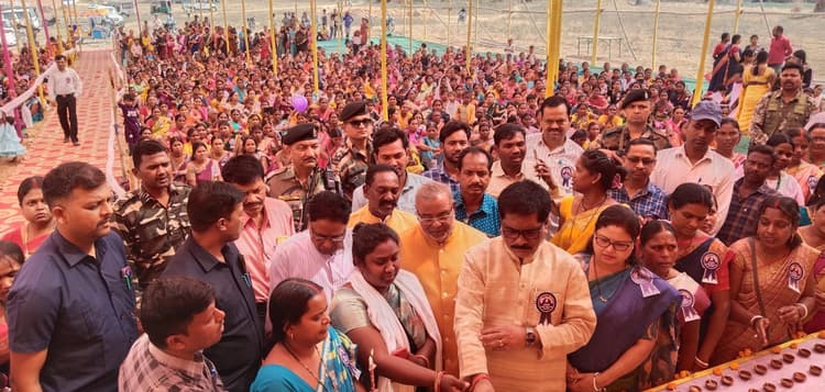 Bokaro News : हर क्षेत्र में आगे बढ़ रहीं हैं महिलाएं : योगेंद्र प्रसाद