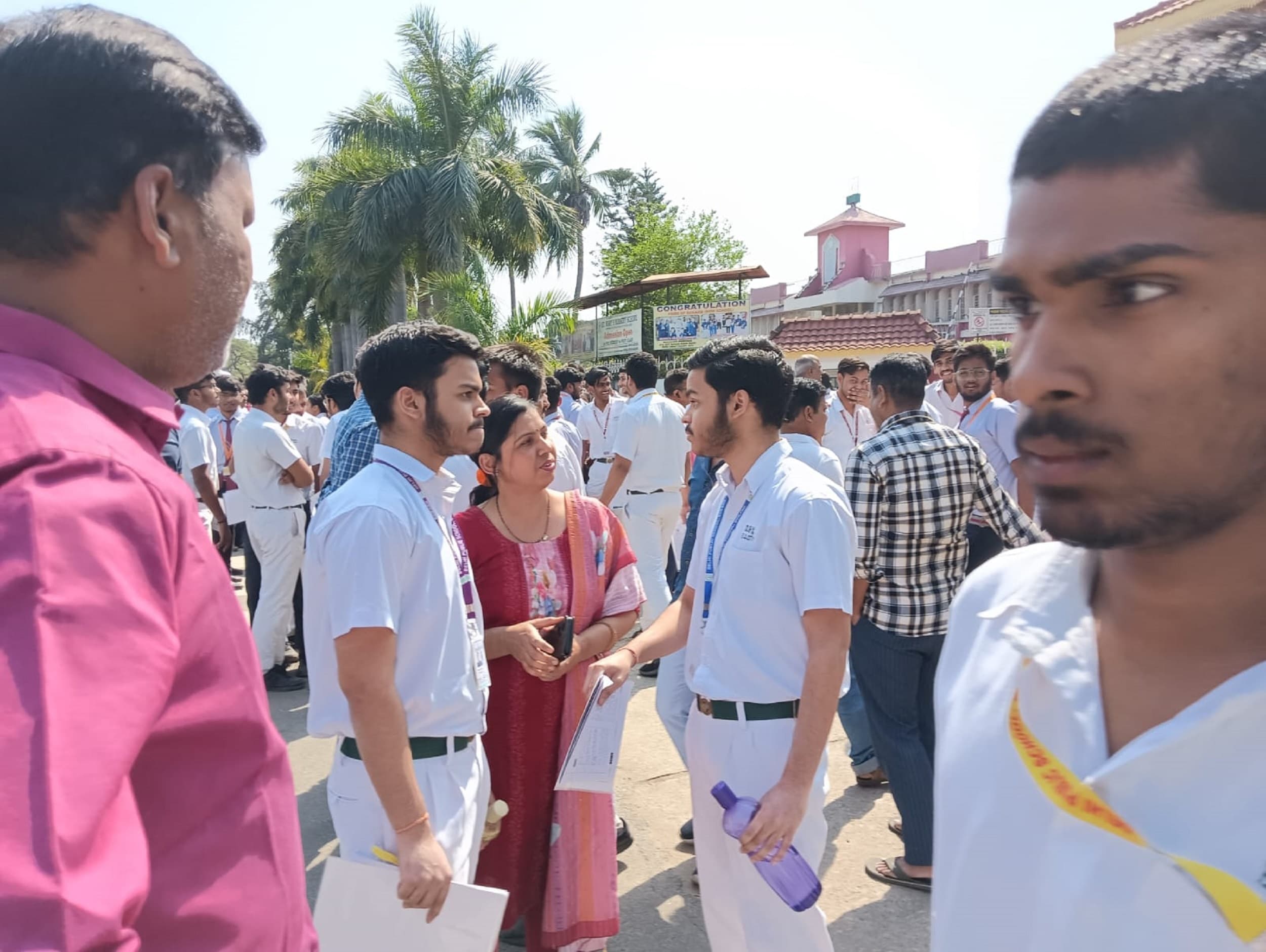 Bokaro News : किसी ने पेपर को लेंदी, तो किसी ने मॉडरेट डिफिकल्ट लेवल का माना