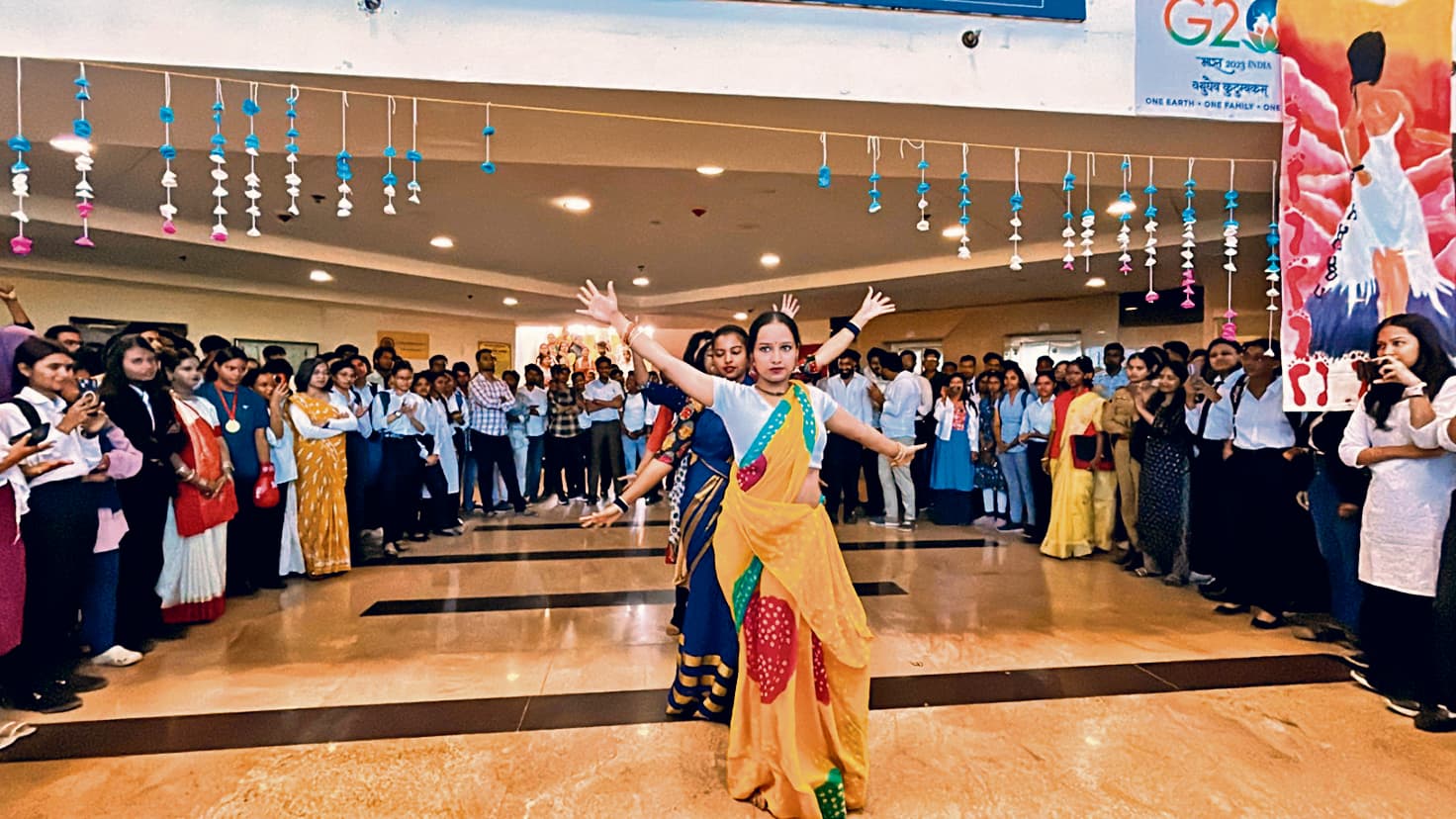 Gaya News : रैंप वॉक के माध्यम से सामाजिक बेड़ियों को तोड़ने का किया अभिनय