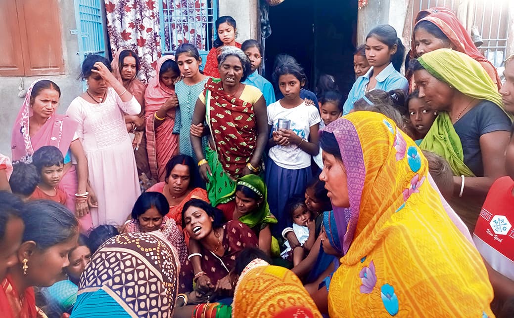 hajipur news. फ्लैक्स लगाने के दौरान छत से गिरकर मजदूर की मौत