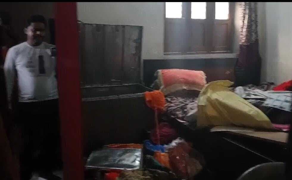 एक ही रात तीन घरों से आभूषण और नकद समेत 15 लाख की संपत्ति चोरी