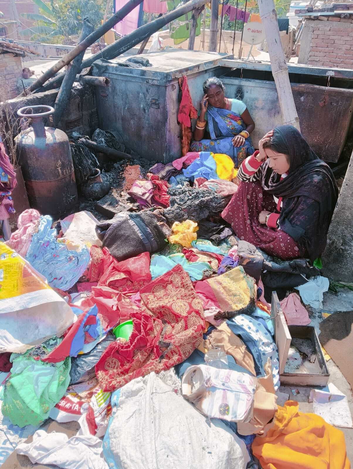 मनेर में शॉर्ट सर्किट से लगी आग, पांच घर जले