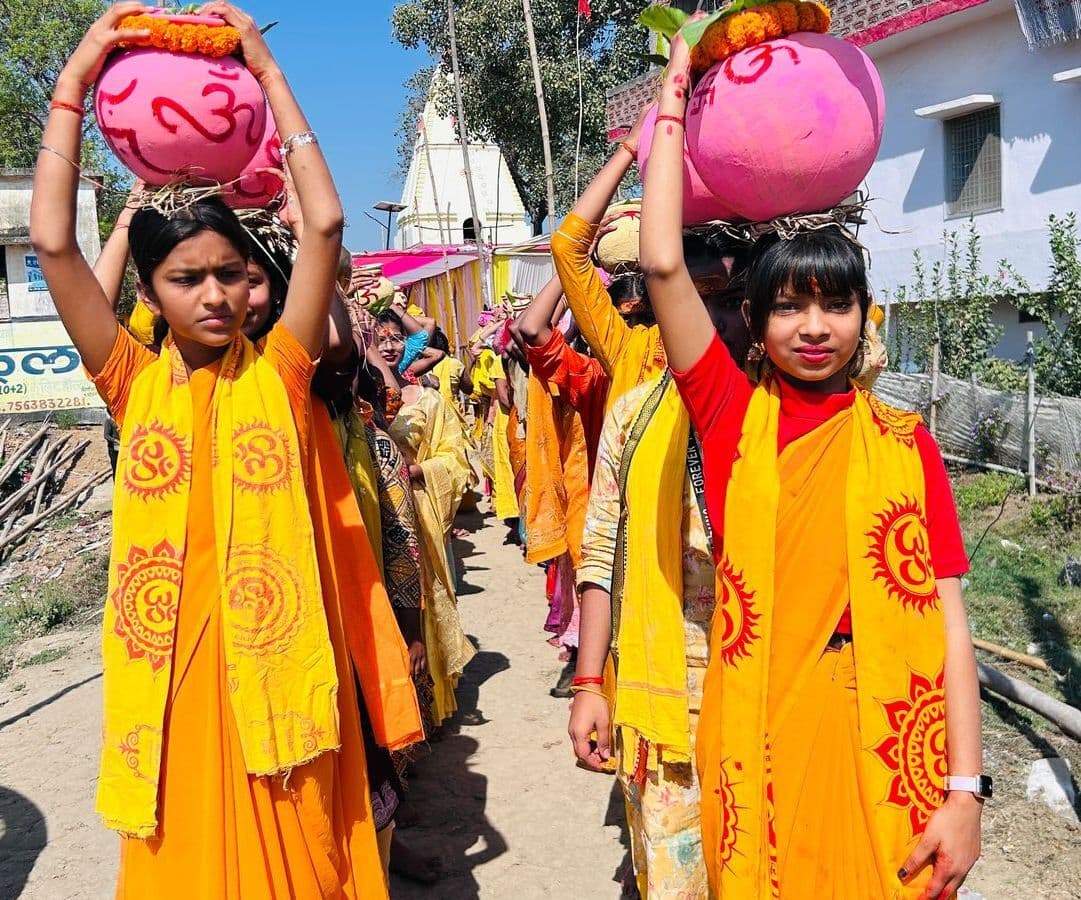 Aurangabad News : फेसर में कलशयात्रा के साथ 24 कुंडीय गायत्री महायज्ञ शुरू