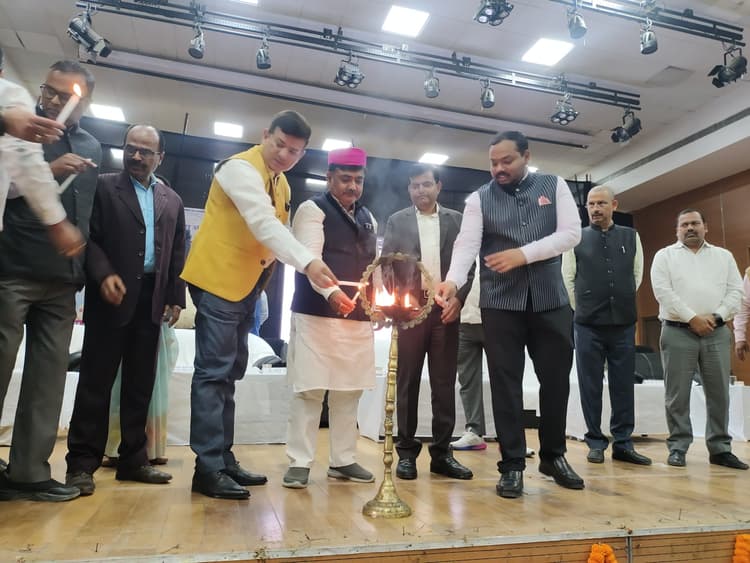 गुणवत्तापूर्ण शिक्षा को लेकर राज्य सरकार सतत प्रयासरत: आलोक रंजन