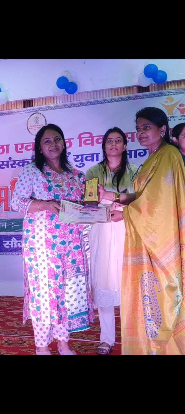 जिला प्रशासन ने डा खुशबू प्रकाश को किया सम्मानित