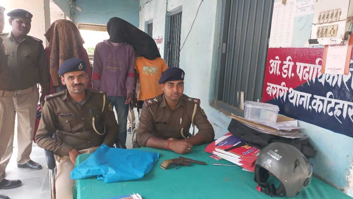 कट्टा के साथ दो व 27 लीटर शराब के साथ एक तस्कर गिरफ्तार