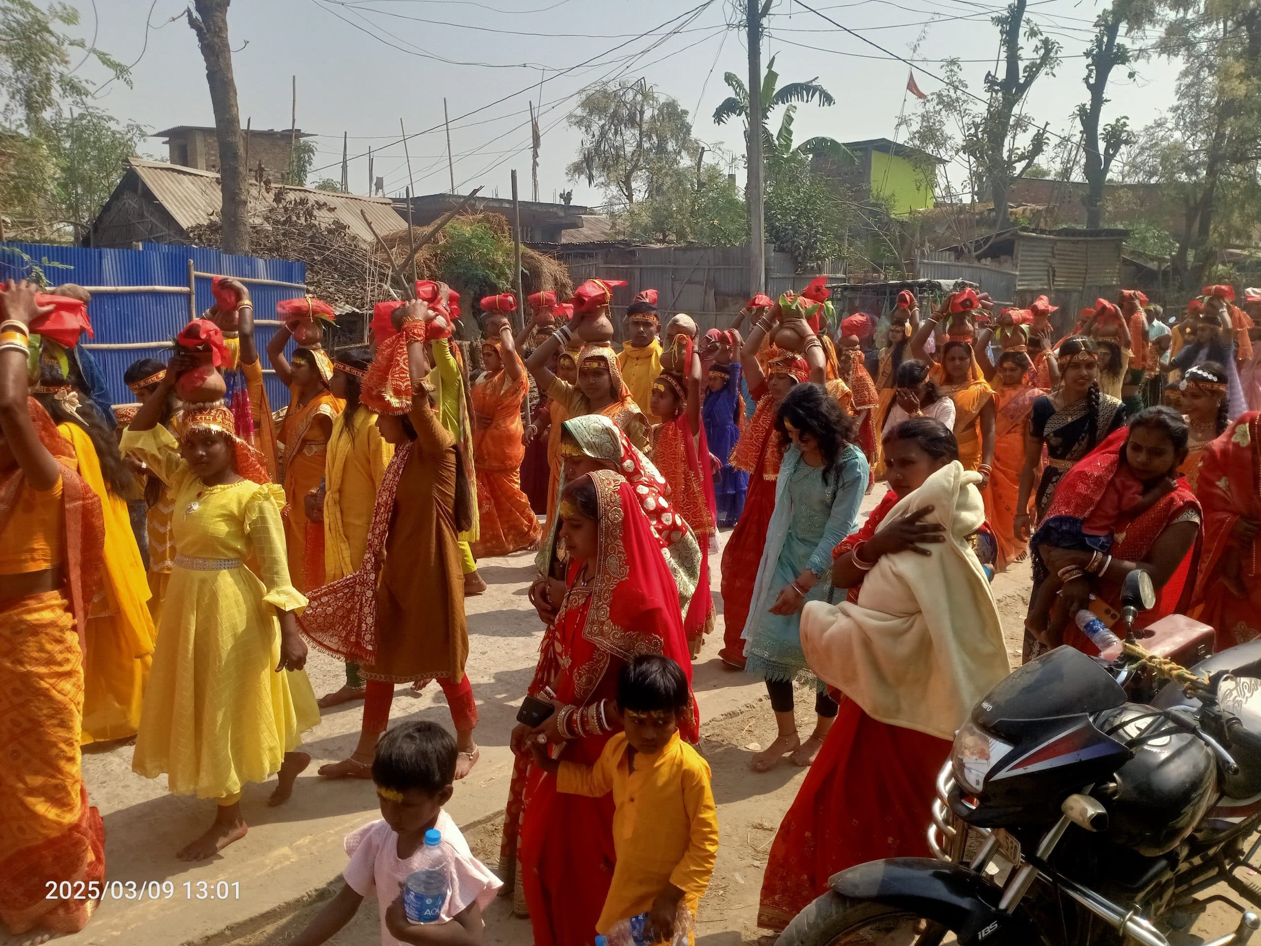 अखंड हरिनाम संकीर्तन को लेकर निकाली गयी कलश यात्रा