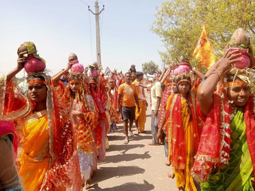 रामधुनी को लेकर निकाली गयी कलश शोभायात्रा