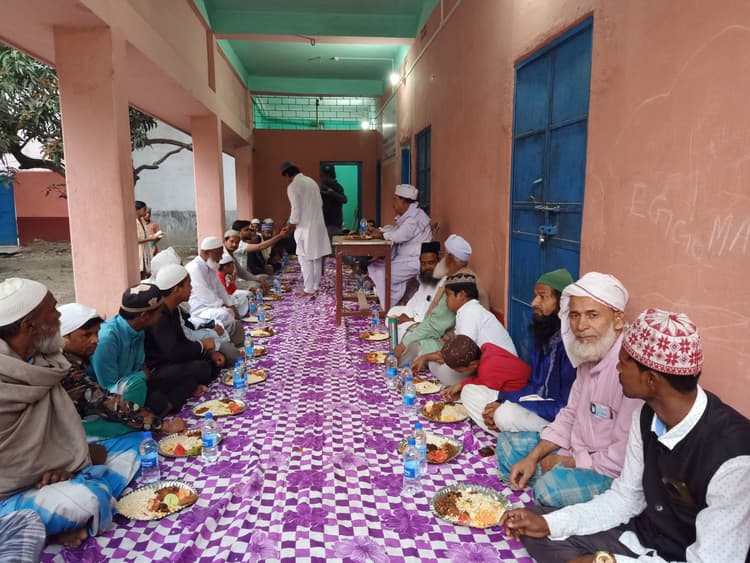 मजार शरीफ में दावत ए इफ्तार का आयोजन