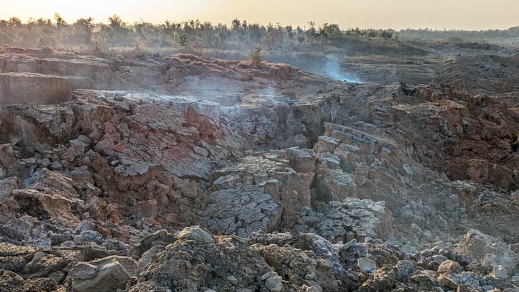 करकट्टा बंद खदान से निकल रही दमघोंटू गैस